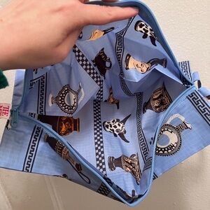 BAGGU Met Collection Greek Vase 3D zip pouch